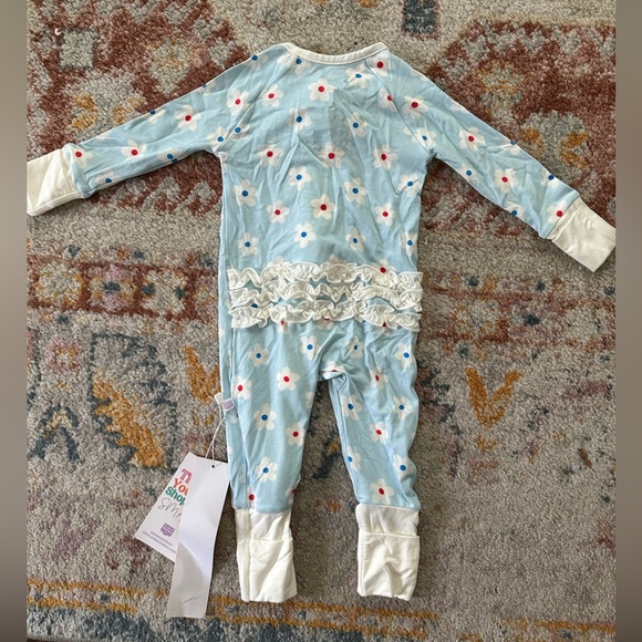 Poppy Kids Co 3-6 month Pajamas White and Blue Floral Zippered Footie Patriotic - Picture 2 of 5